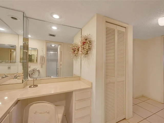 808 Cypress Blvd # 302, Pompano Beach FL 33069