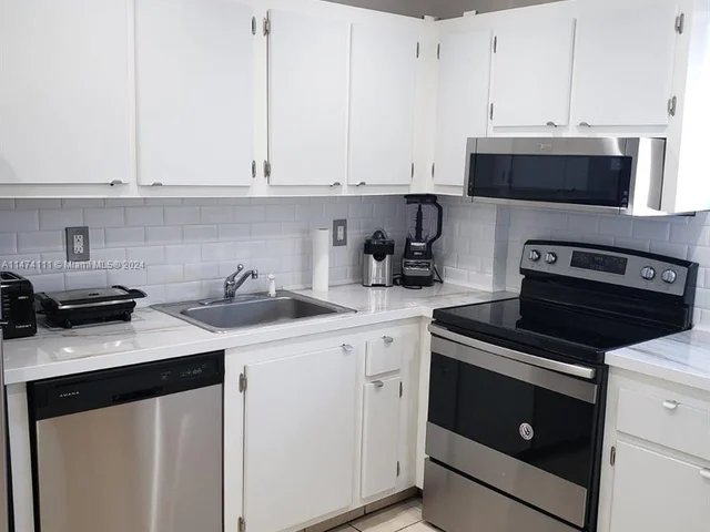 9273 Collins Ave # 709, Surfside FL 33154