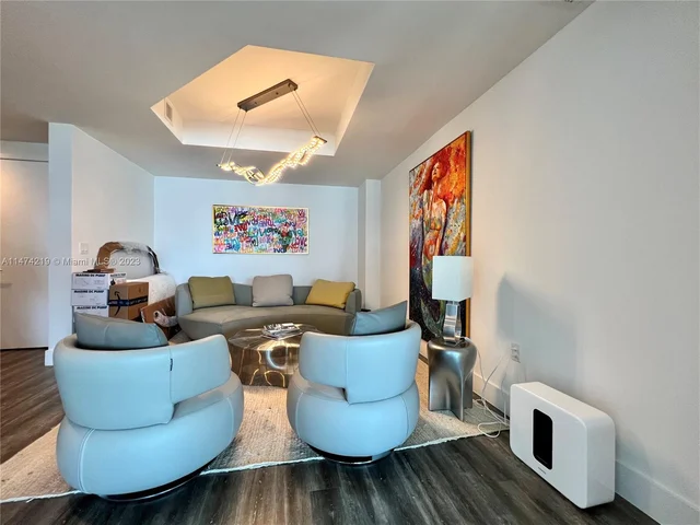 17111 Biscayne Blvd # 401, North Miami Beach FL 33160