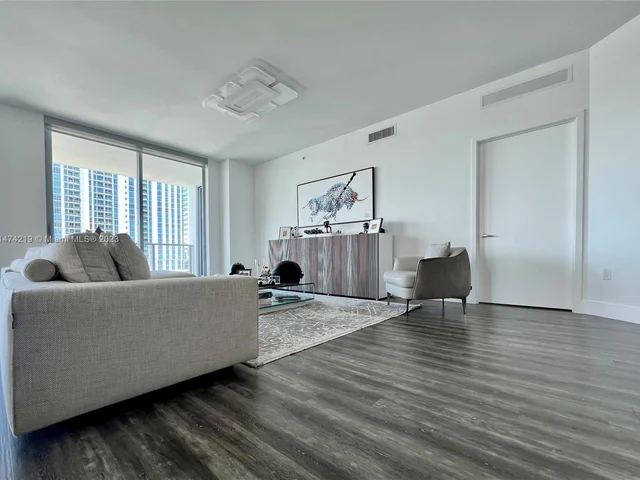 17111 Biscayne Blvd # 401, North Miami Beach FL 33160