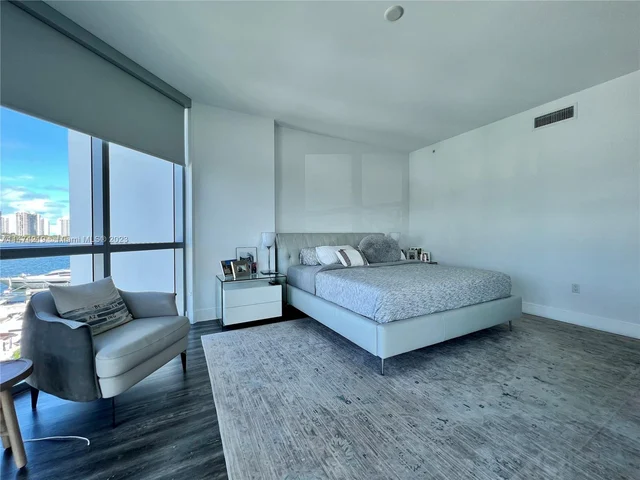 17111 Biscayne Blvd # 401, North Miami Beach FL 33160
