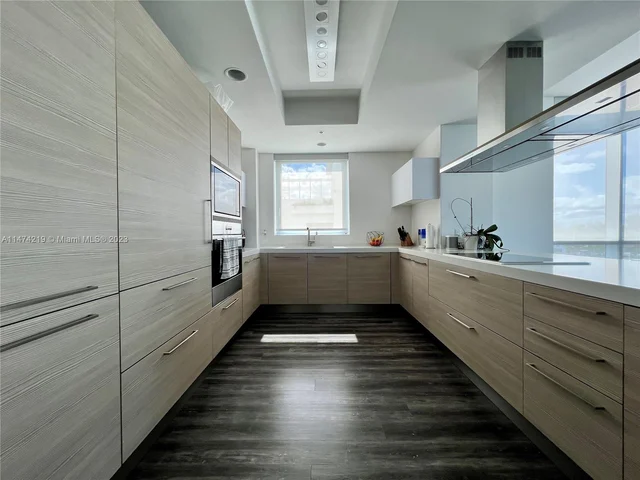 17111 Biscayne Blvd # 401, North Miami Beach FL 33160