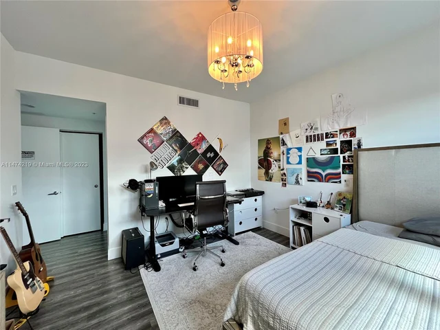 17111 Biscayne Blvd # 401, North Miami Beach FL 33160