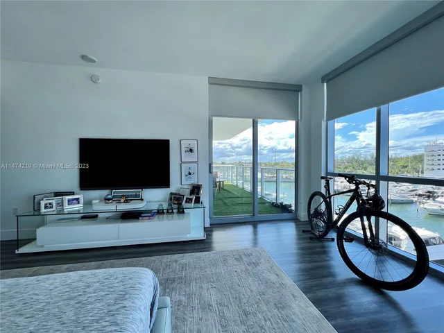 17111 Biscayne Blvd # 401, North Miami Beach FL 33160