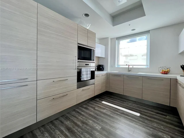 17111 Biscayne Blvd # 401, North Miami Beach FL 33160