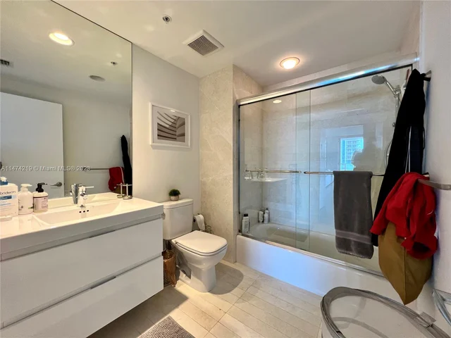 17111 Biscayne Blvd # 401, North Miami Beach FL 33160