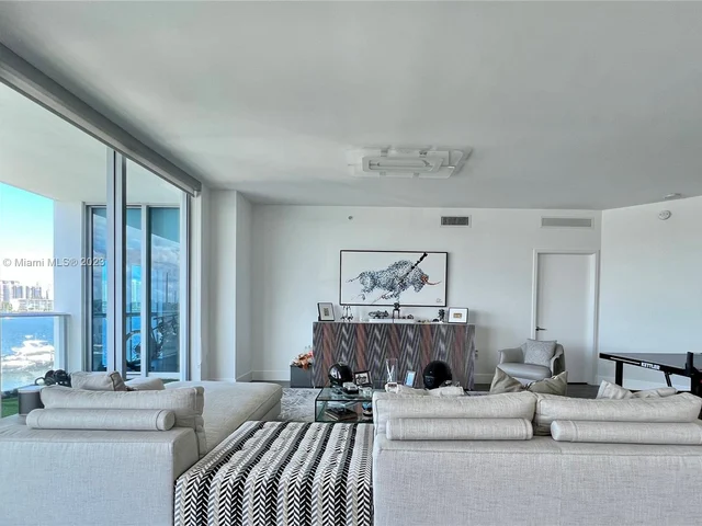 17111 Biscayne Blvd # 401, North Miami Beach FL 33160