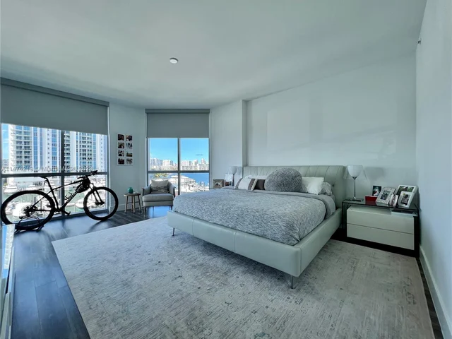 17111 Biscayne Blvd # 401, North Miami Beach FL 33160