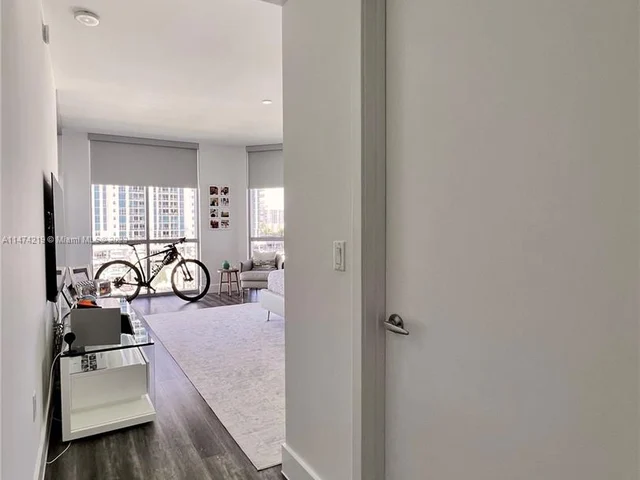 17111 Biscayne Blvd # 401, North Miami Beach FL 33160