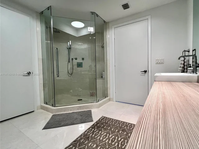 17111 Biscayne Blvd # 401, North Miami Beach FL 33160