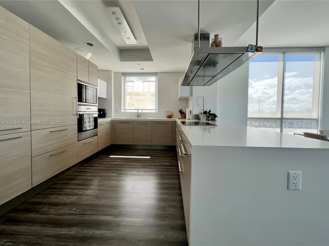 17111 Biscayne Blvd # 401, North Miami Beach FL 33160