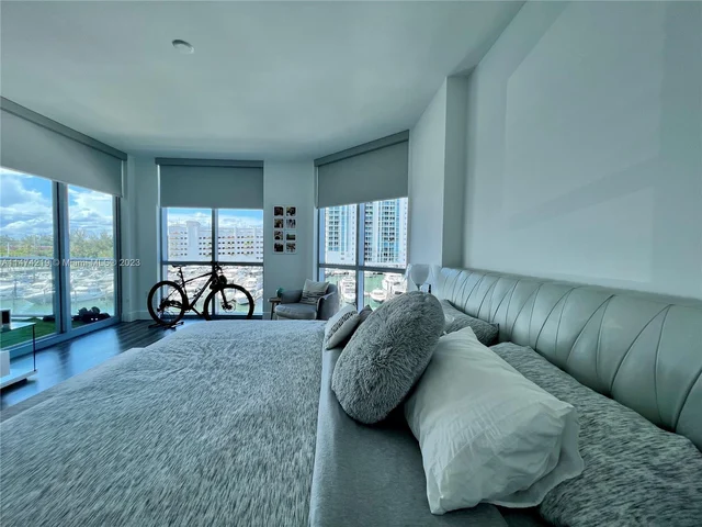 17111 Biscayne Blvd # 401, North Miami Beach FL 33160