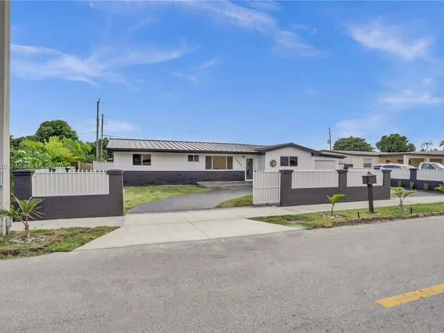 1082 W 71st St, Hialeah FL 33014