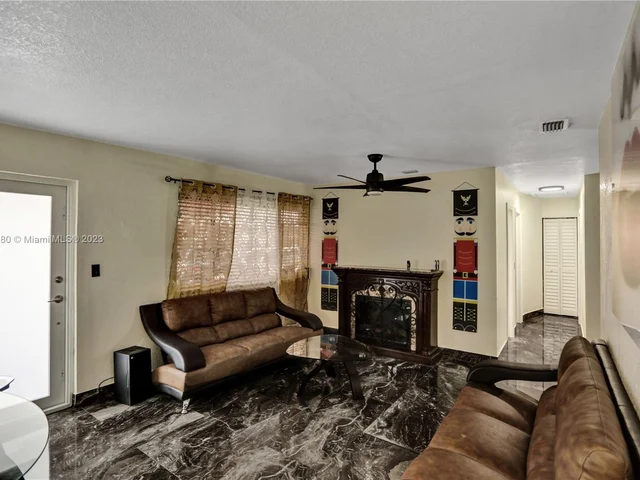 1082 W 71st St, Hialeah FL 33014