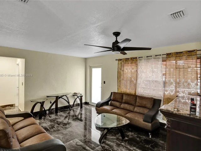 1082 W 71st St, Hialeah FL 33014