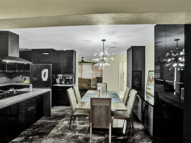 1082 W 71st St, Hialeah FL 33014