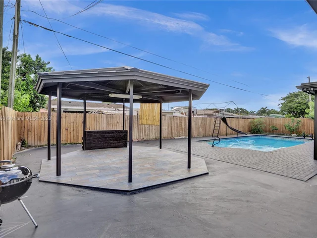 1082 W 71st St, Hialeah FL 33014