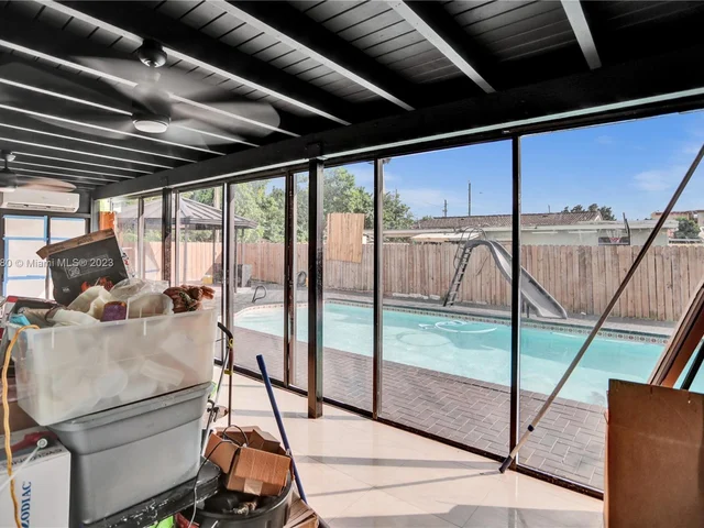 1082 W 71st St, Hialeah FL 33014