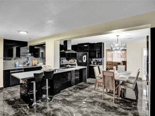 1082 W 71st St, Hialeah FL 33014