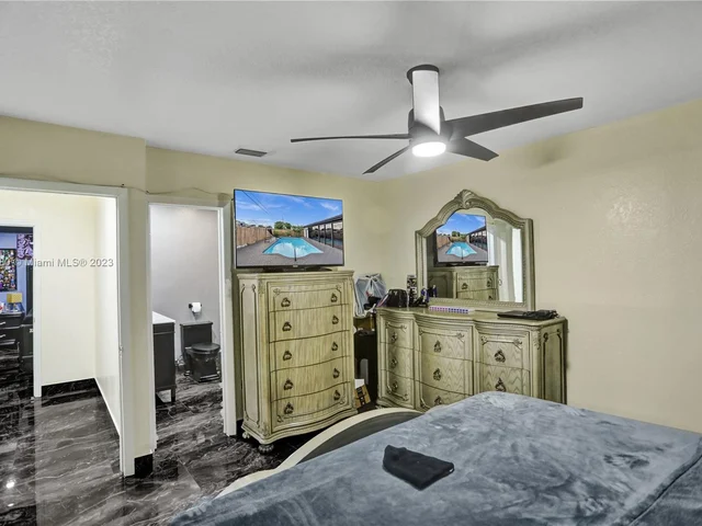 1082 W 71st St, Hialeah FL 33014