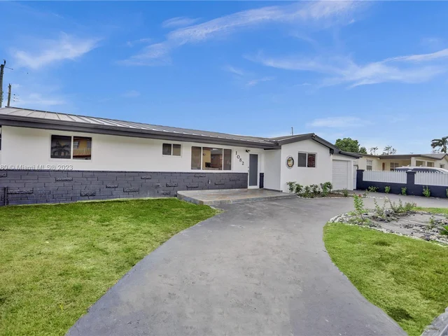 1082 W 71st St, Hialeah FL 33014