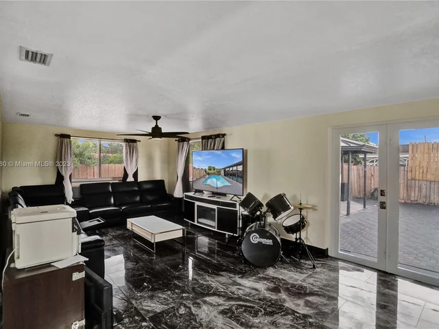 1082 W 71st St, Hialeah FL 33014