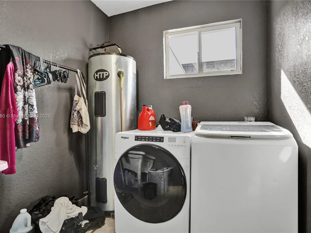 1082 W 71st St, Hialeah FL 33014