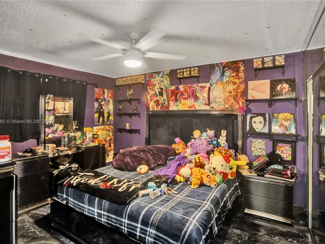 1082 W 71st St, Hialeah FL 33014