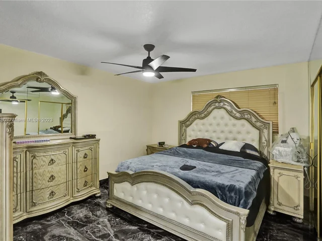 1082 W 71st St, Hialeah FL 33014