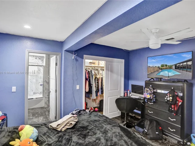 1082 W 71st St, Hialeah FL 33014