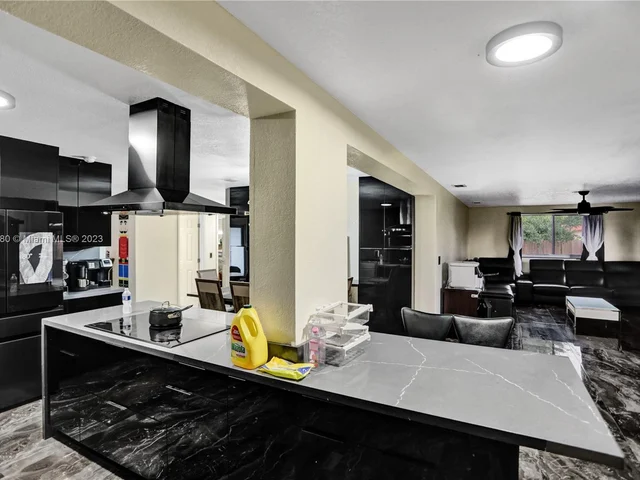 1082 W 71st St, Hialeah FL 33014