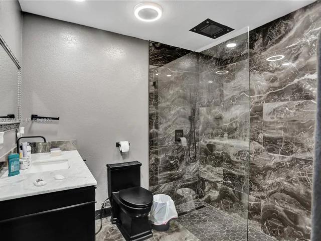 1082 W 71st St, Hialeah FL 33014