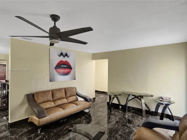 1082 W 71st St, Hialeah FL 33014