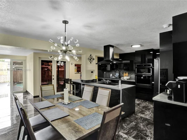 1082 W 71st St, Hialeah FL 33014