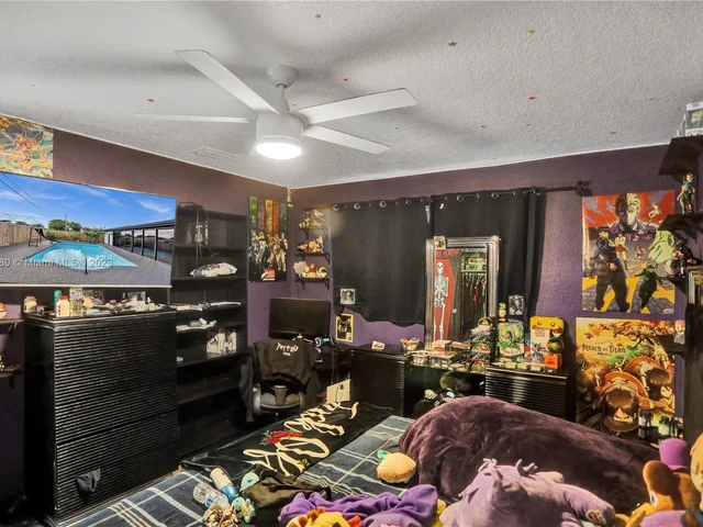 1082 W 71st St, Hialeah FL 33014