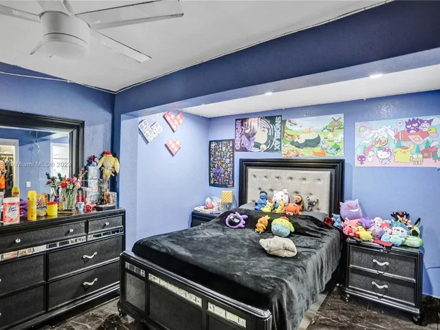 1082 W 71st St, Hialeah FL 33014