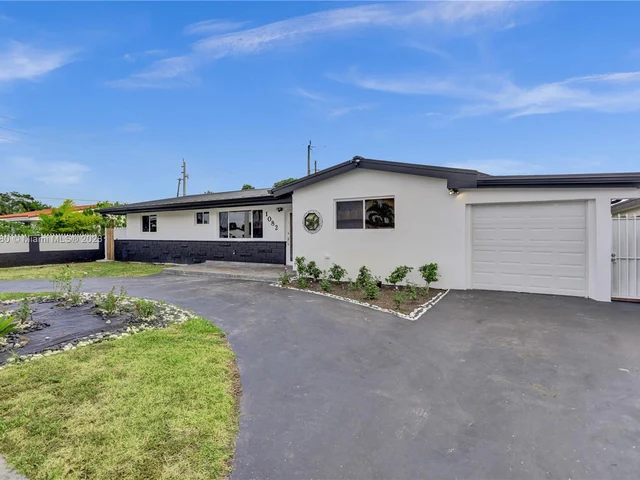 1082 W 71st St, Hialeah FL 33014