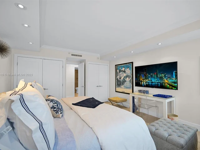 10205 Collins Ave # 207, Bal Harbour FL 33154