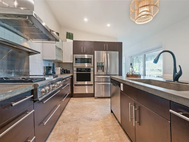 12505 SW 112th Ct, Miami FL 33176