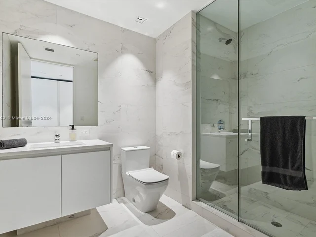 1000 Biscayne Blvd # 1902, Miami FL 33132