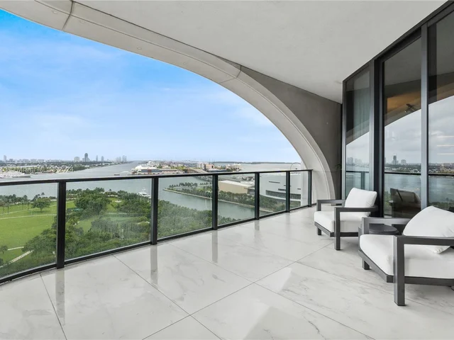 1000 Biscayne Blvd # 1902, Miami FL 33132