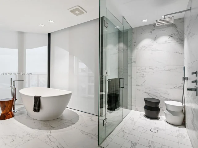 1000 Biscayne Blvd # 1902, Miami FL 33132