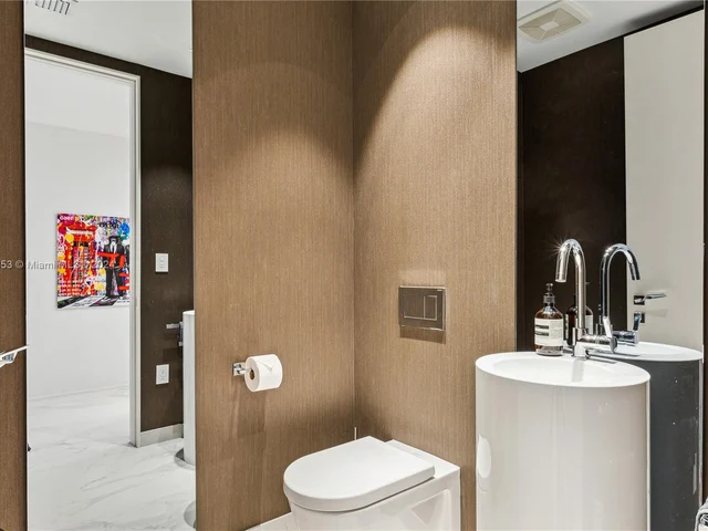 1000 Biscayne Blvd # 1902, Miami FL 33132