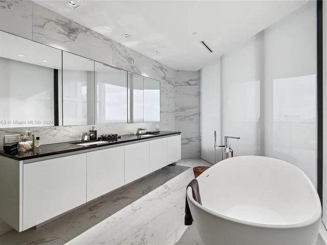 1000 Biscayne Blvd # 1902, Miami FL 33132