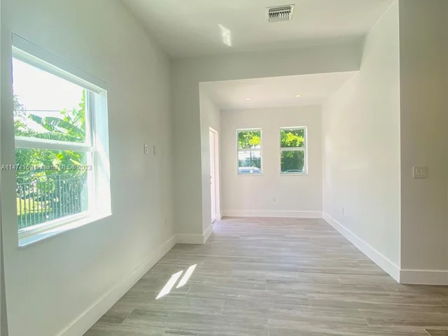 2426 SW 25th St # 2426, Miami FL 33133