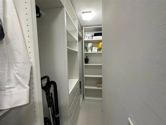 100 Bayview Dr # 904, Sunny Isles Beach FL 33160