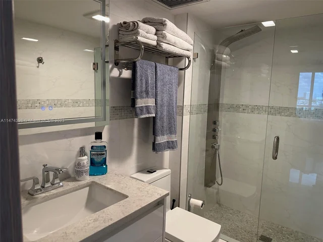 100 Bayview Dr # 904, Sunny Isles Beach FL 33160