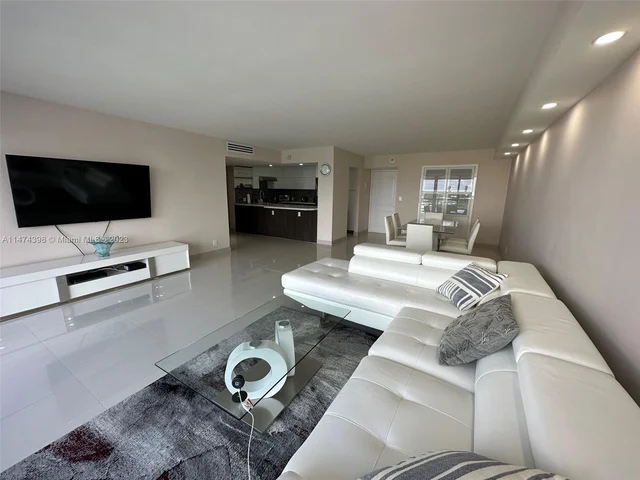 100 Bayview Dr # 904, Sunny Isles Beach FL 33160