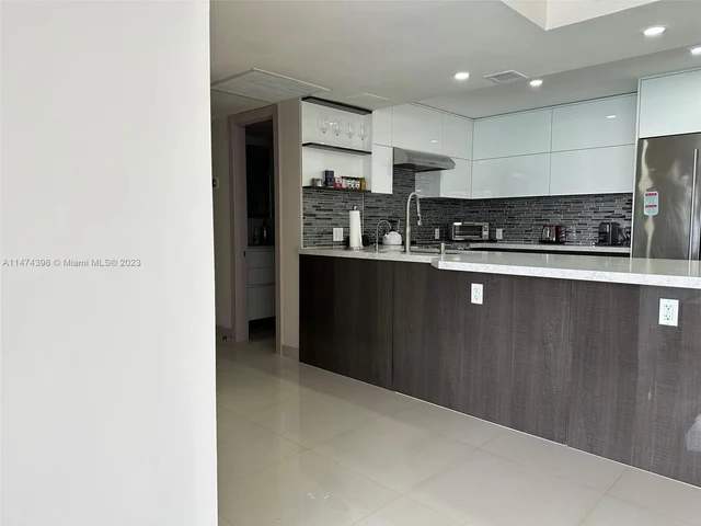100 Bayview Dr # 904, Sunny Isles Beach FL 33160