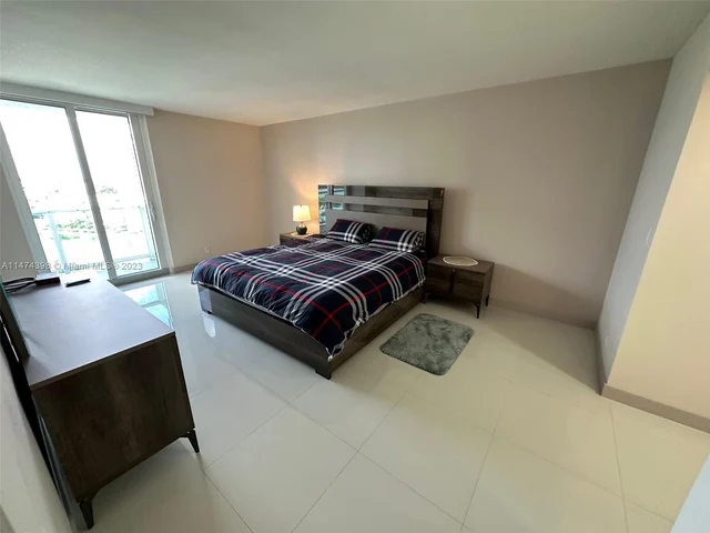 100 Bayview Dr # 904, Sunny Isles Beach FL 33160